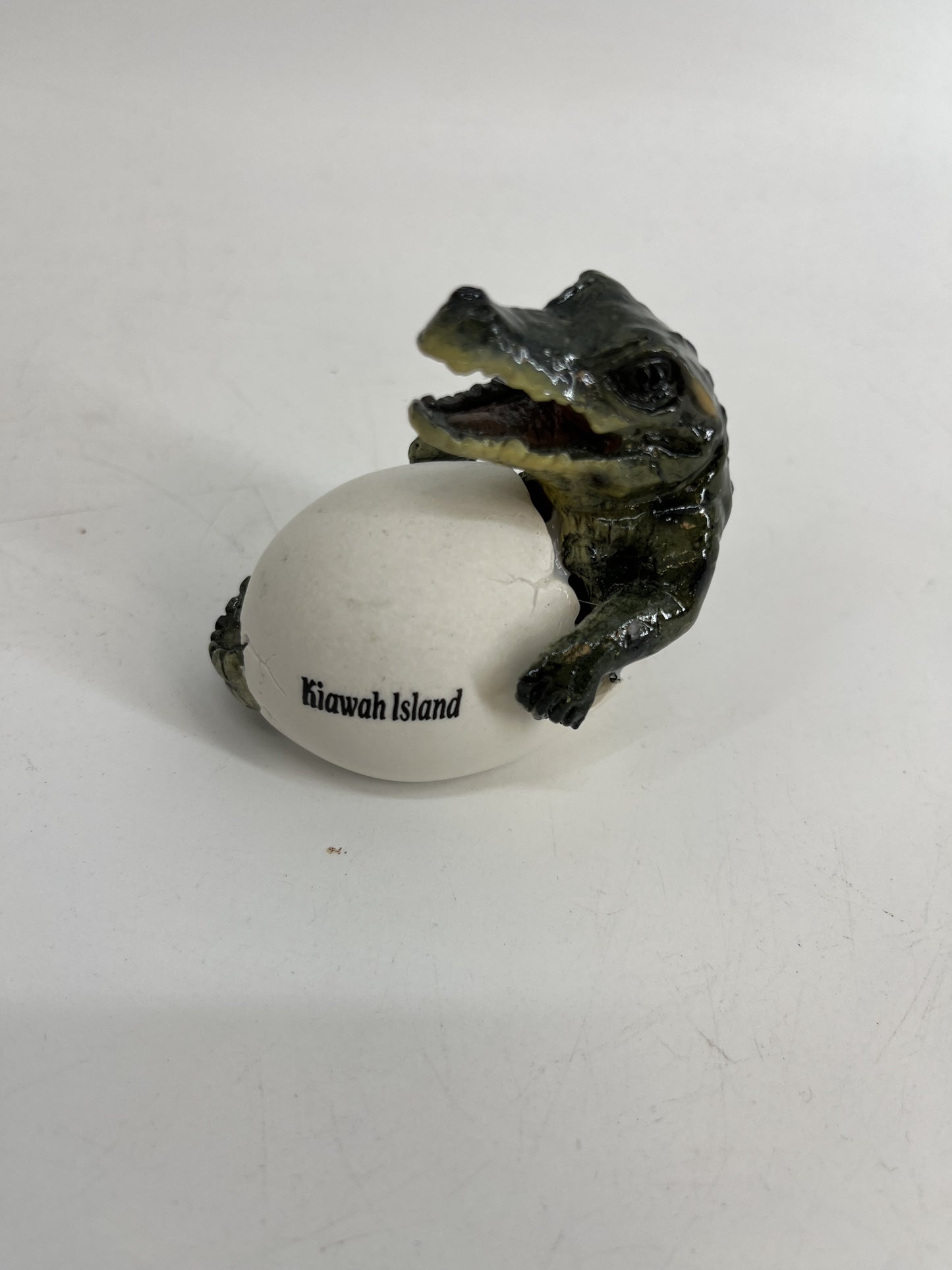 KI Gator Hatching Egg Figure