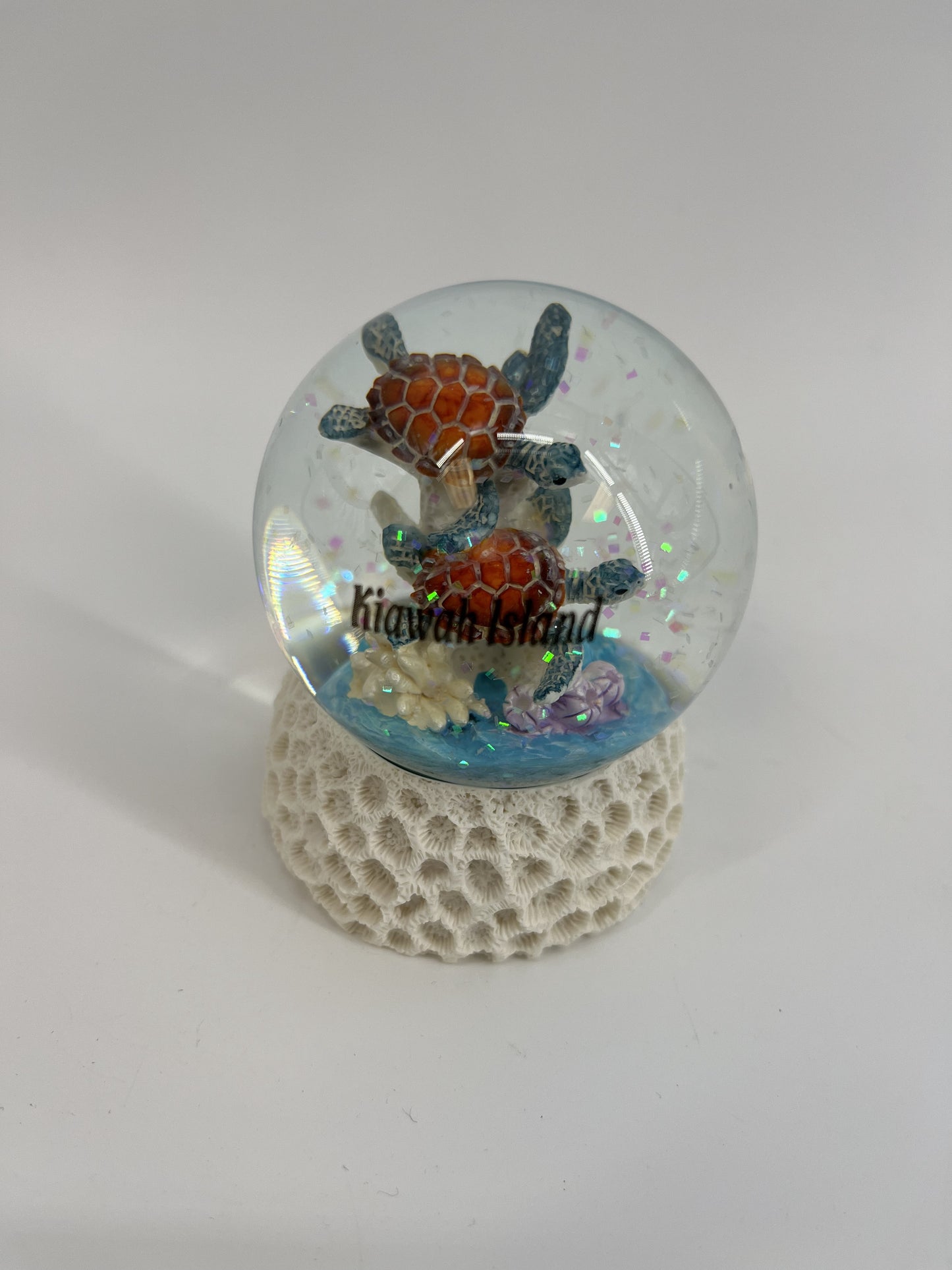 KI Brown Turtles on Coral Snowglobe