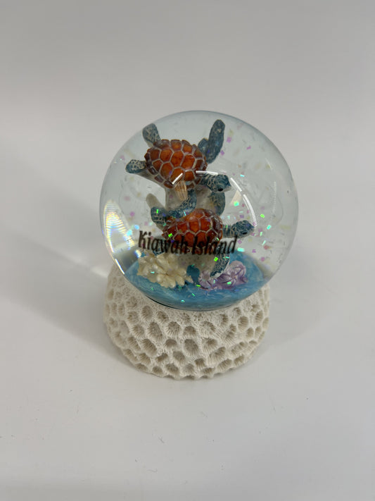 KI Brown Turtles on Coral Snowglobe